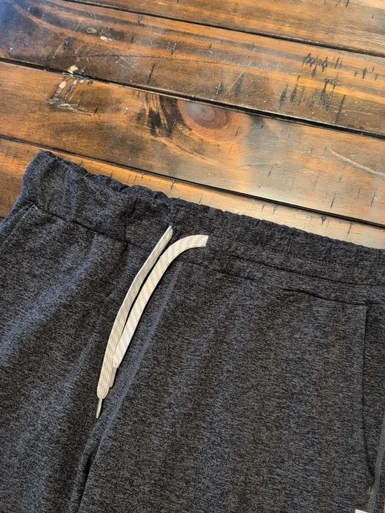 Vuori Performance Joggers *Flawed - Picture 4 of 9